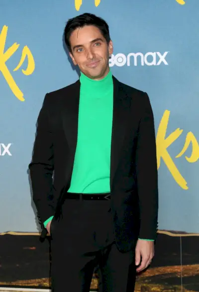 Czarny garnitur Paul W Downs z golfem w kolorze elektrycznym, zielonym 2022