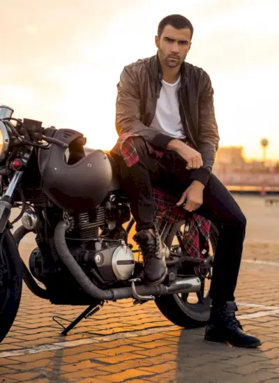 Læderjakke Outfits Herre skjorte omkring taljen