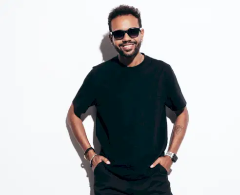 Czarne letnie stroje dla mężczyzn: odważ się wyróżnić