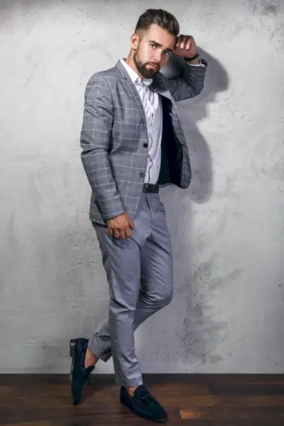 I ragazzi indossano i calzini con i mocassini? Molte volte sì, puoi semplicemente