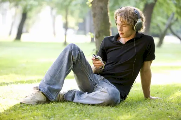 Années 2000 Mode Hommes Adolescent Polo Baggy Jeans Baskets Écouter Music Park