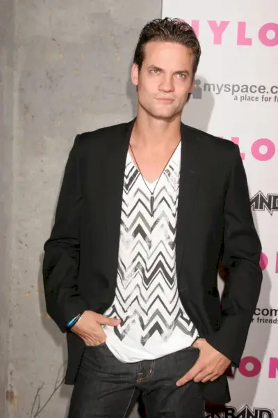 Années 2000 Mode Hommes Shane West 2008 Myspace Nylon Party Blazer Graphic Tee