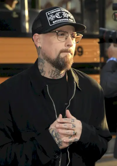 Benji Madden tetování na prstech