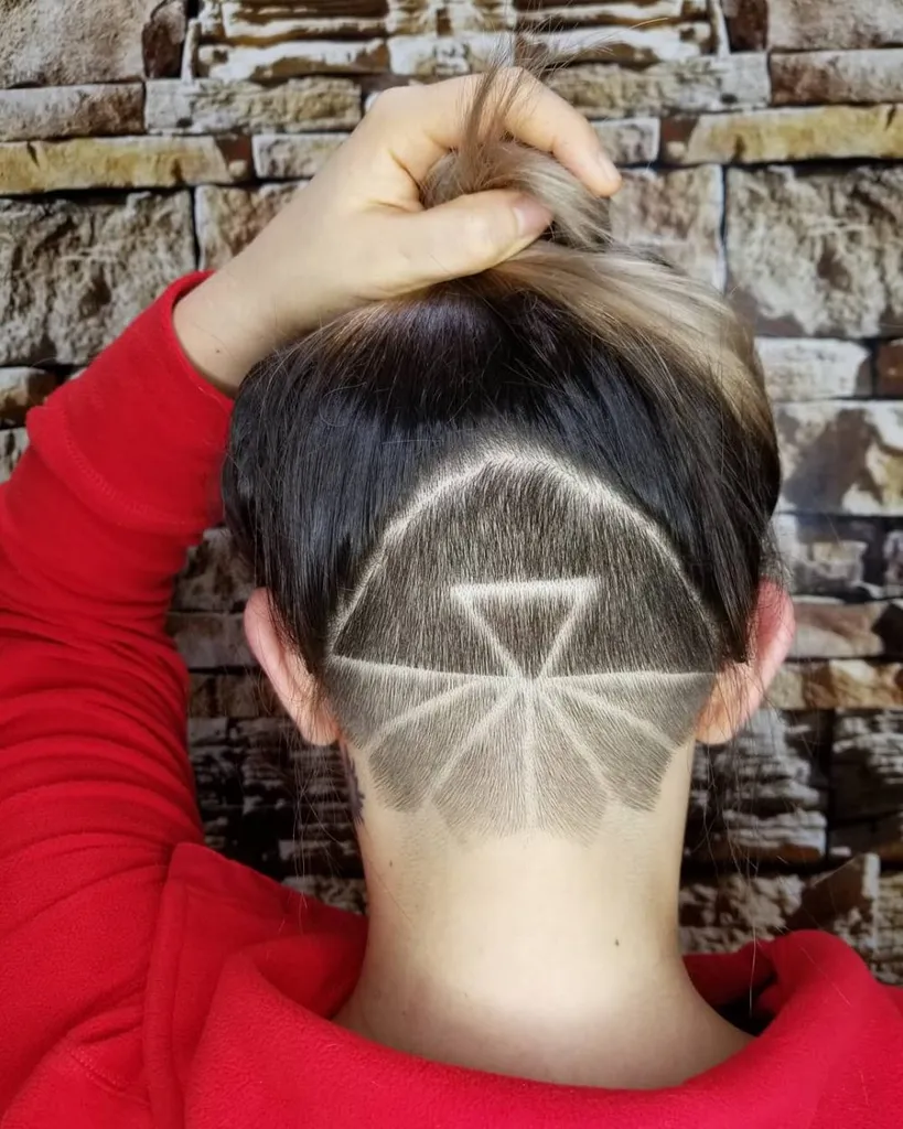 Kul trekant Nape Undercut Hair Design' title=