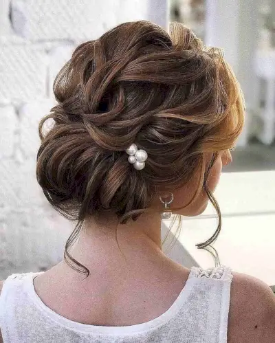 Stunning Loose Updo with Pearls
