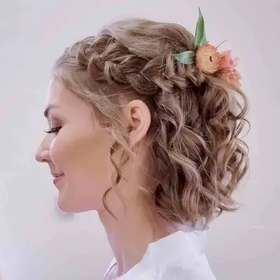 Romantic Short Beachy Waves for Weddings