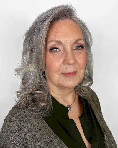 Simple waves mother of the bride hairstyle