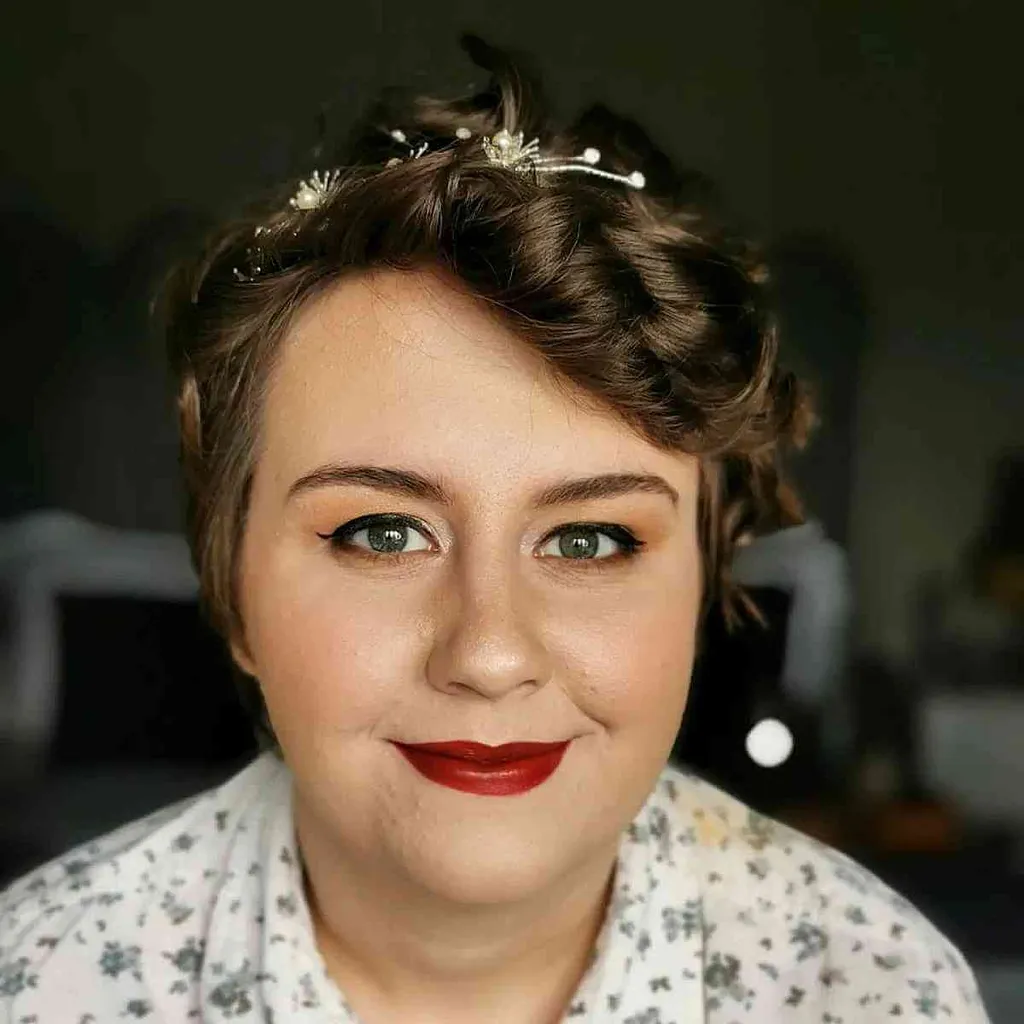 Barrido de rizos suaves para bodas' title=