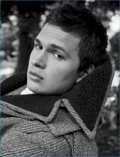 Ansel Elgort fotografiat în Prada pentru L
