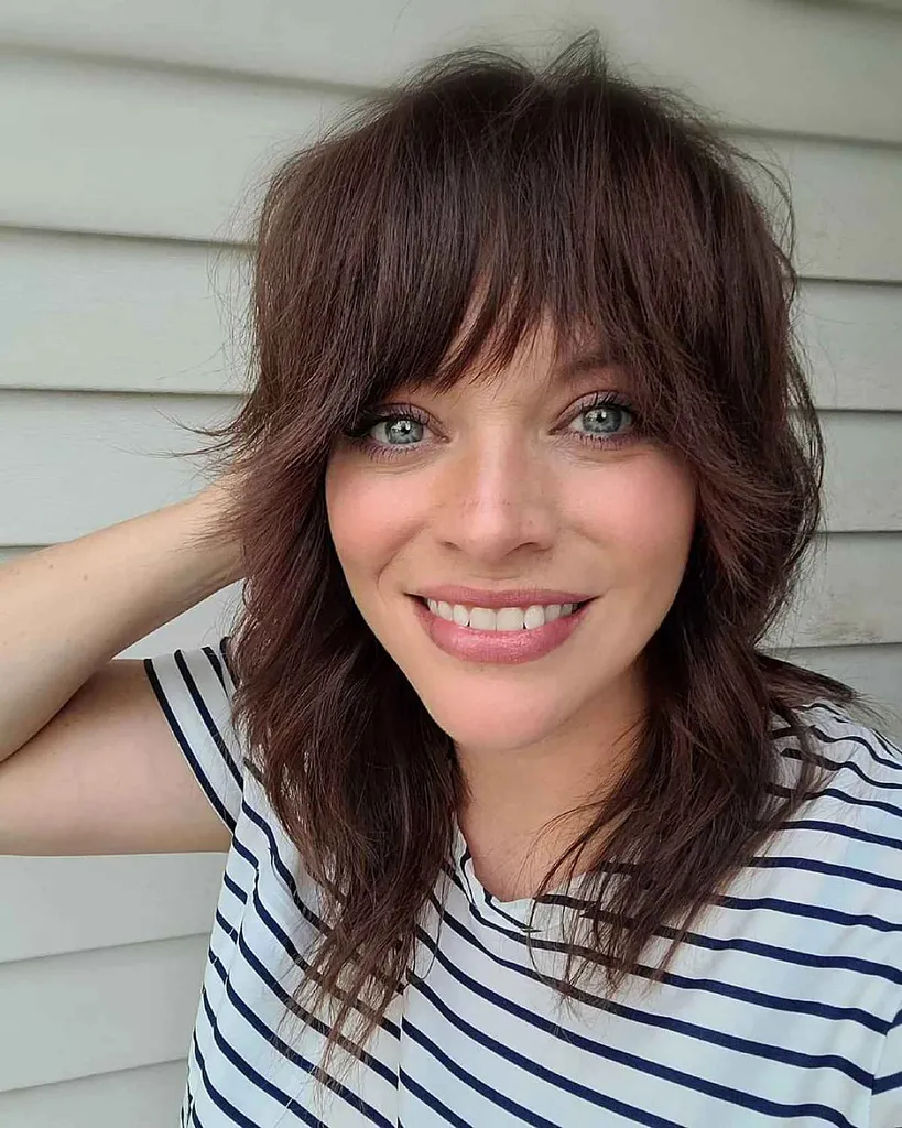 かわいい毛むくじゃらのオオカミの髪型' title=