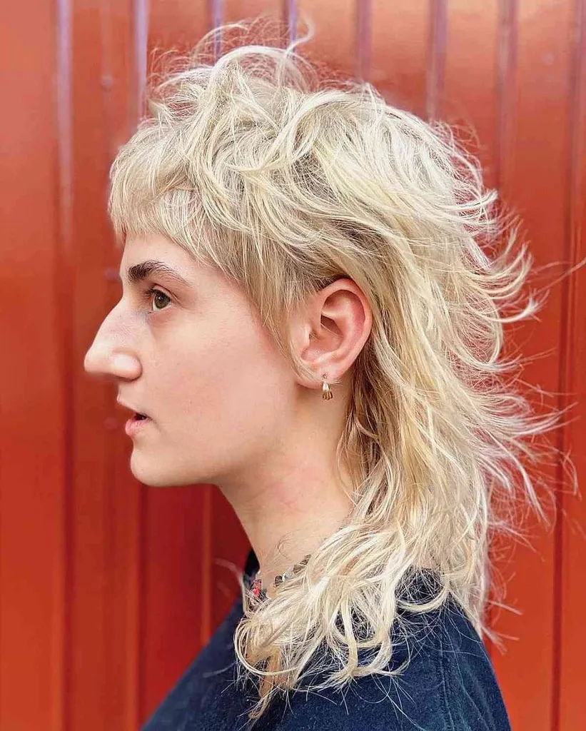 Shag coupe loup Messy Mullet avec frange courte' title=
