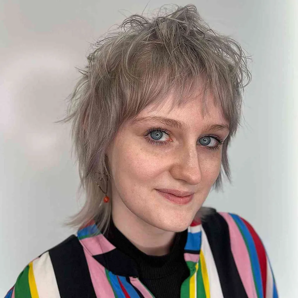 Mulet court coupe loup avec couches de couronne ébouriffées' title=